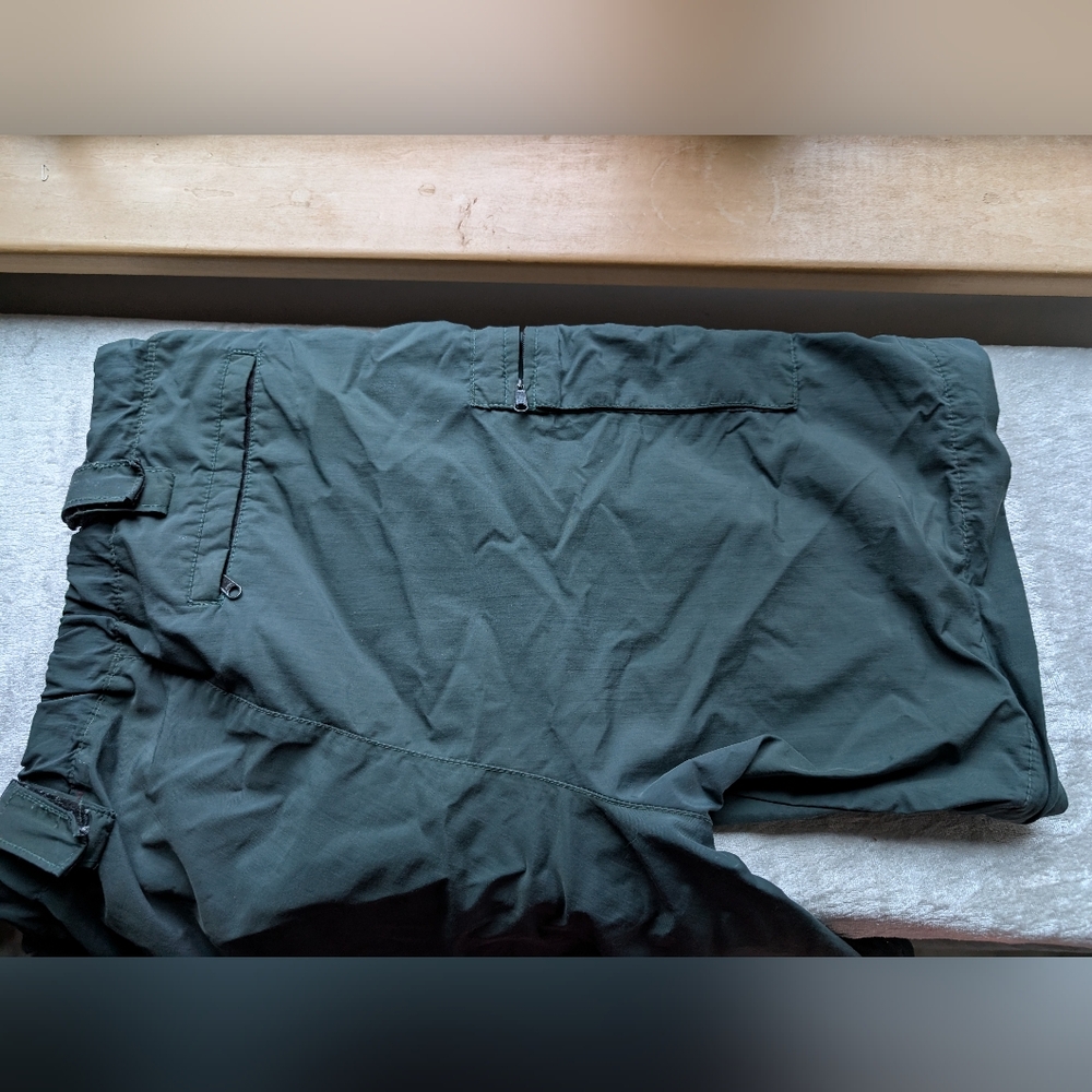 Nylon Zip Pockets Cargo Shorts Velcro Belt Loops 5 Zip Pockets Dark Green